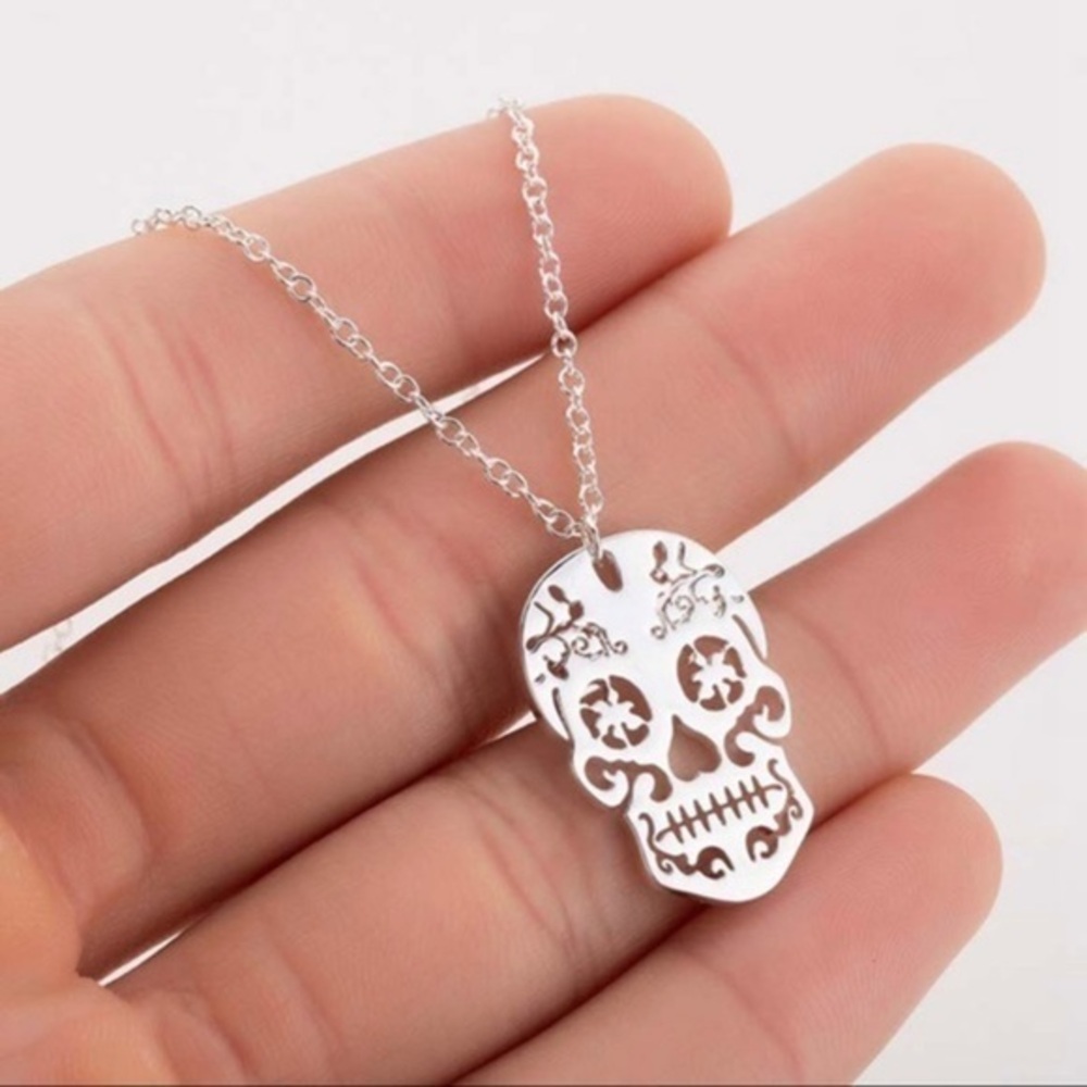 3/$30 🤍 Skull Pendant Necklace